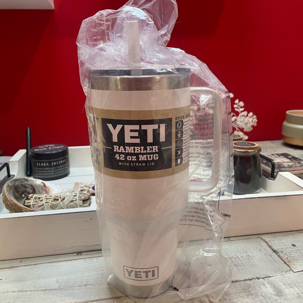 YETI White Rambler 42 oz Mug with Straw Lid